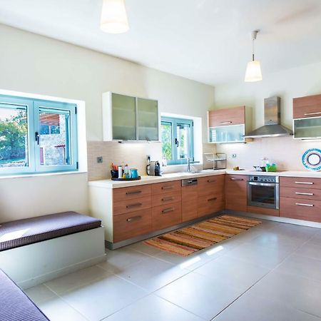 Villa Serenis Porovitsa Ngoại thất bức ảnh